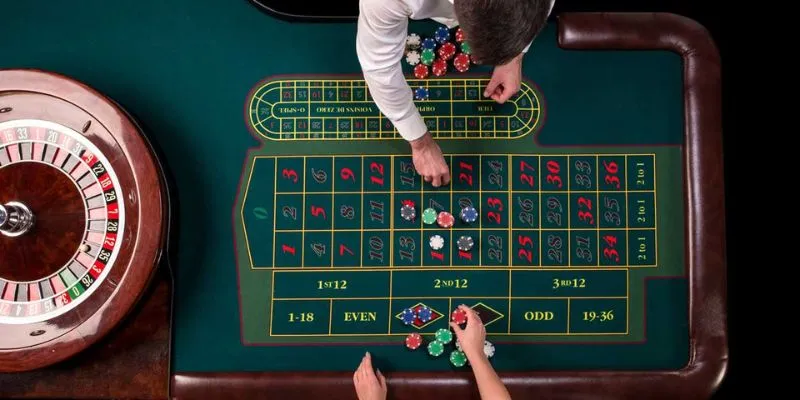 Dealer nóng bỏng đồng hành cùng người chơi suốt quá trình tham gia Roulette